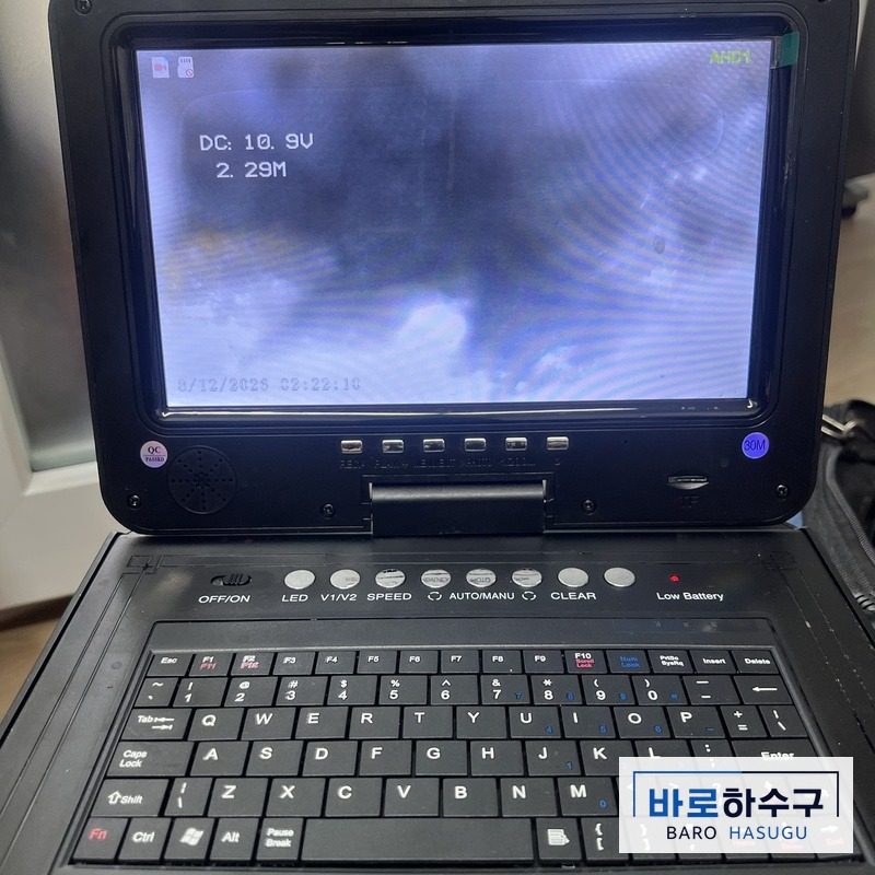안양 싱크대막힘 점검, 기름과 이물질로 막힌 배관을 비춘 내시경 화면 (안양 만안구)